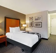 La Quinta Inn & Suites by Wyndham Harrisburg Airport Hershey hotel detail image 4