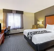 La Quinta Inn & Suites by Wyndham Harrisburg Airport Hershey hotel detail image 5