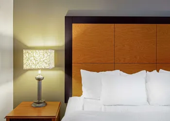 La Quinta Inn & Suites by Wyndham Harrisburg Airport Hershey hotel thumbnail 6
