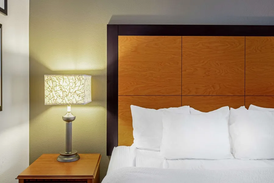La Quinta Inn & Suites by Wyndham Harrisburg Airport Hershey hotel detail image 6