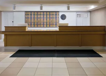 La Quinta Inn by Wyndham Pittsburgh Airport hotel thumbnail 2