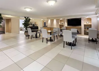 La Quinta Inn by Wyndham Pittsburgh Airport hotel thumbnail 3