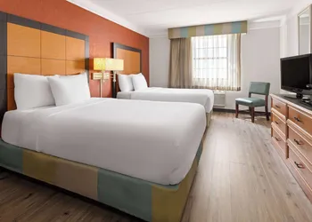 La Quinta Inn by Wyndham Pittsburgh Airport hotel thumbnail 7