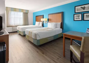 La Quinta Inn by Wyndham Pittsburgh Airport hotel thumbnail 8