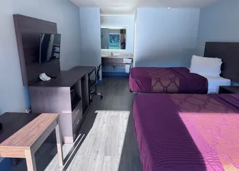 Florence Inn and Suites hotel thumbnail 6