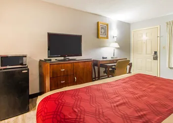 Econo Lodge Athens I-75 hotel thumbnail 8