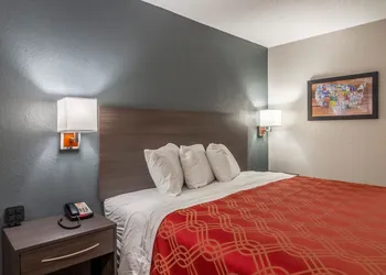 Econo Lodge East Ridge hotel thumbnail 8