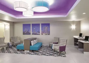 La Quinta Inn & Suites by Wyndham Corsicana hotel thumbnail 2