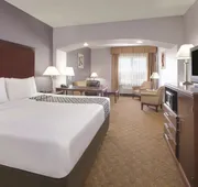 La Quinta Inn & Suites by Wyndham Corsicana hotel detail image 5