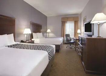 La Quinta Inn & Suites by Wyndham Corsicana hotel thumbnail 6