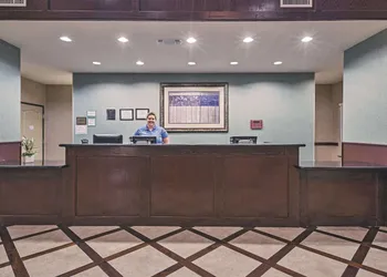 La Quinta Inn & Suites by Wyndham DFW Airport West - Euless hotel thumbnail 2