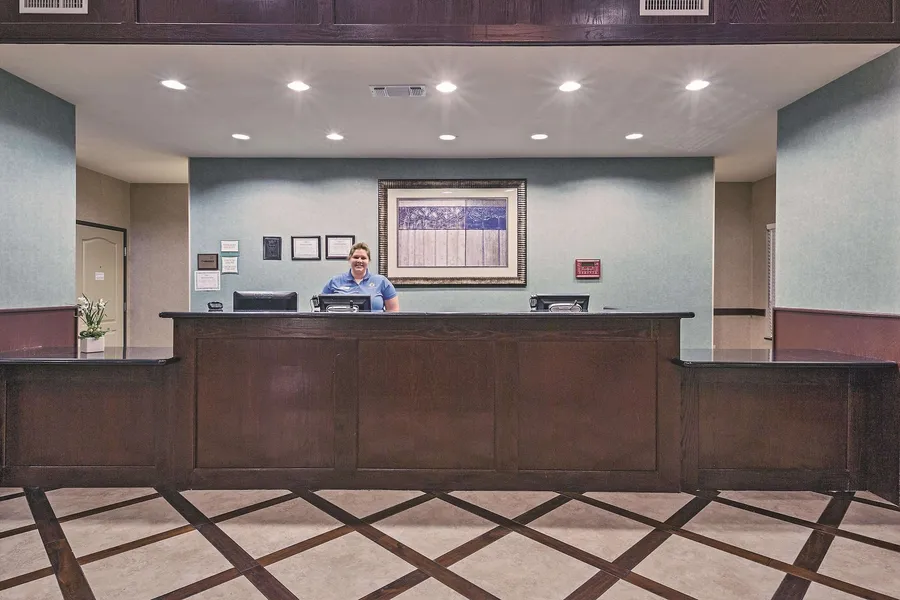 La Quinta Inn & Suites by Wyndham DFW Airport West - Euless hotel detail image 2