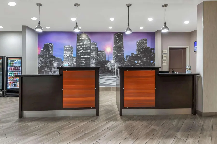 La Quinta Inn & Suites by Wyndham Houston Humble Atascocita hotel detail image 2
