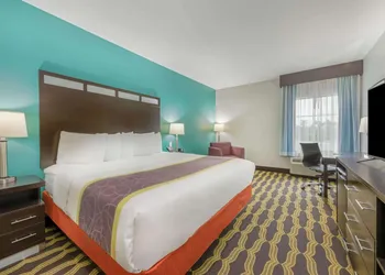 La Quinta Inn & Suites by Wyndham Houston Humble Atascocita hotel thumbnail 6
