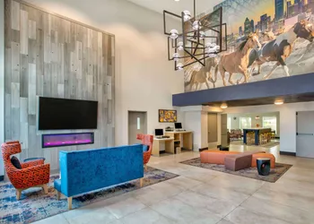 La Quinta Inn & Suites by Wyndham Dallas - Las Colinas hotel thumbnail 2