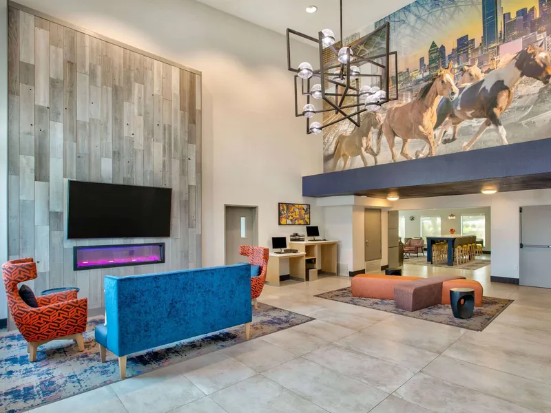La Quinta Inn & Suites by Wyndham Dallas - Las Colinas hotel detail image 2