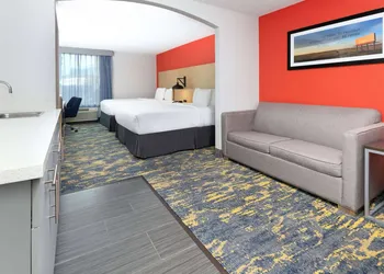 La Quinta Inn & Suites by Wyndham Dallas - Las Colinas hotel thumbnail 4