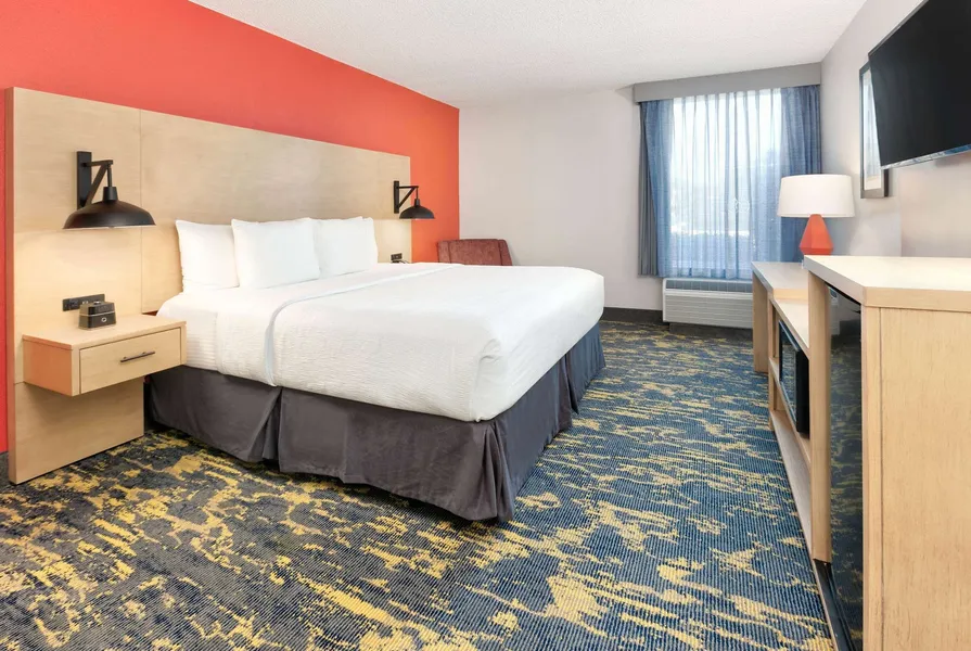 La Quinta Inn & Suites by Wyndham Dallas - Las Colinas hotel detail image 6