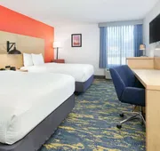 La Quinta Inn & Suites by Wyndham Dallas - Las Colinas hotel detail image 7