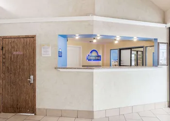 Days Inn by Wyndham San Antonio Splashtown/ATT Center hotel thumbnail 3