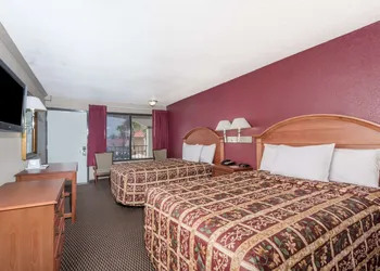 Days Inn by Wyndham San Antonio Splashtown/ATT Center hotel thumbnail 6