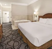 La Quinta Inn & Suites by Wyndham Stephenville hotel detail image 5