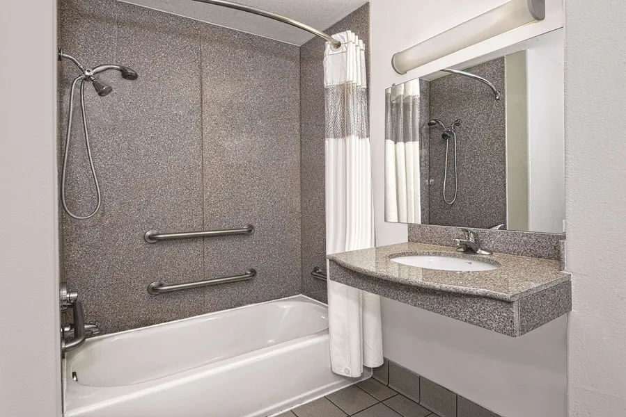 La Quinta Inn & Suites by Wyndham Stephenville hotel detail image 6