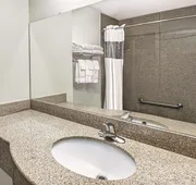 La Quinta Inn & Suites by Wyndham Stephenville hotel detail image 7