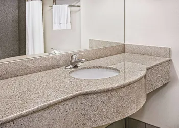 La Quinta Inn & Suites by Wyndham Stephenville hotel thumbnail 8