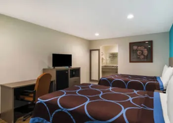 Super 8 by Wyndham Wichita Falls hotel thumbnail 3