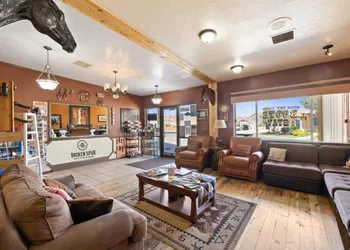 Broken Spur Inn & Steakhouse hotel thumbnail 4