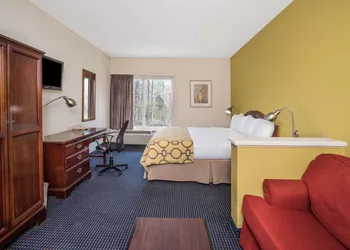 Baymont by Wyndham Warrenton hotel thumbnail 3