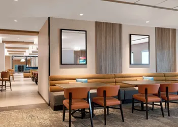 Hilton Garden Inn LAX Los Angeles Airport hotel thumbnail 3