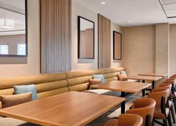 Hilton Garden Inn LAX Los Angeles Airport hotel thumbnail 5