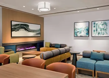 Hilton Garden Inn LAX Los Angeles Airport hotel thumbnail 7