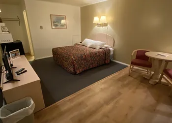 Birchwood Inn hotel thumbnail 2