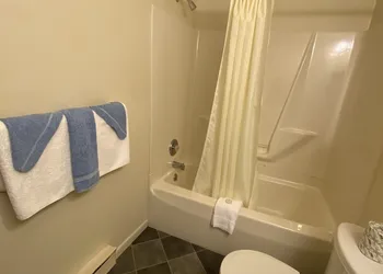 Birchwood Inn hotel thumbnail 6