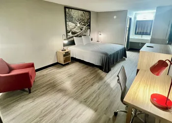 Super 8 by Wyndham Manchester TN hotel thumbnail 2