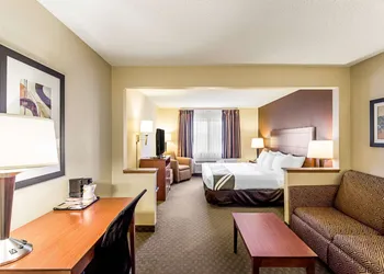 Quality Inn Sheboygan North I-43 hotel thumbnail 6