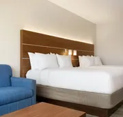 Holiday Inn Express & Suites-Cincinnati South - Wilder by IHG hotel detail image 4
