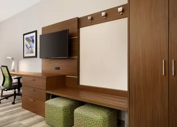 Holiday Inn Express & Suites-Cincinnati South - Wilder by IHG hotel thumbnail 6