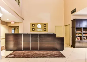 Comfort Inn & Suites Ambassador Bridge hotel thumbnail 3