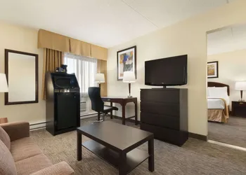 Travelodge by Wyndham Edmonton South hotel thumbnail 7