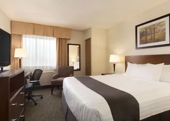 Travelodge by Wyndham Edmonton South hotel thumbnail 8