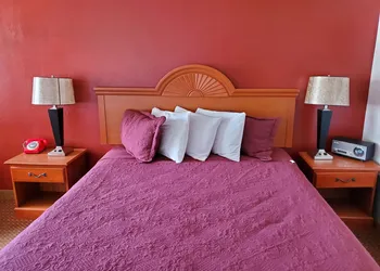 Americana Inn hotel thumbnail 4