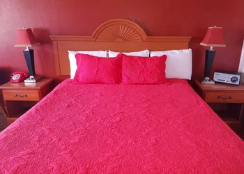 Americana Inn hotel thumbnail 5