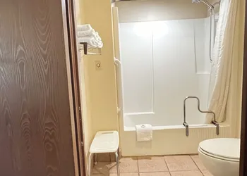 Hometown Inn & Suites hotel thumbnail 2