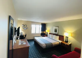 Hometown Inn & Suites hotel thumbnail 3