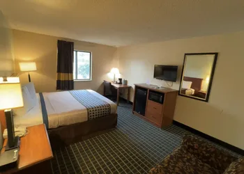 Hometown Inn & Suites hotel thumbnail 8
