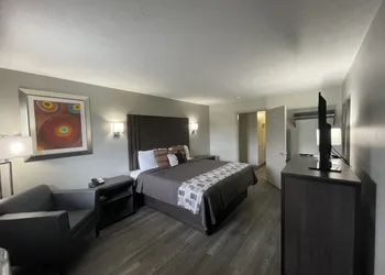 Embassy Inn hotel thumbnail 3